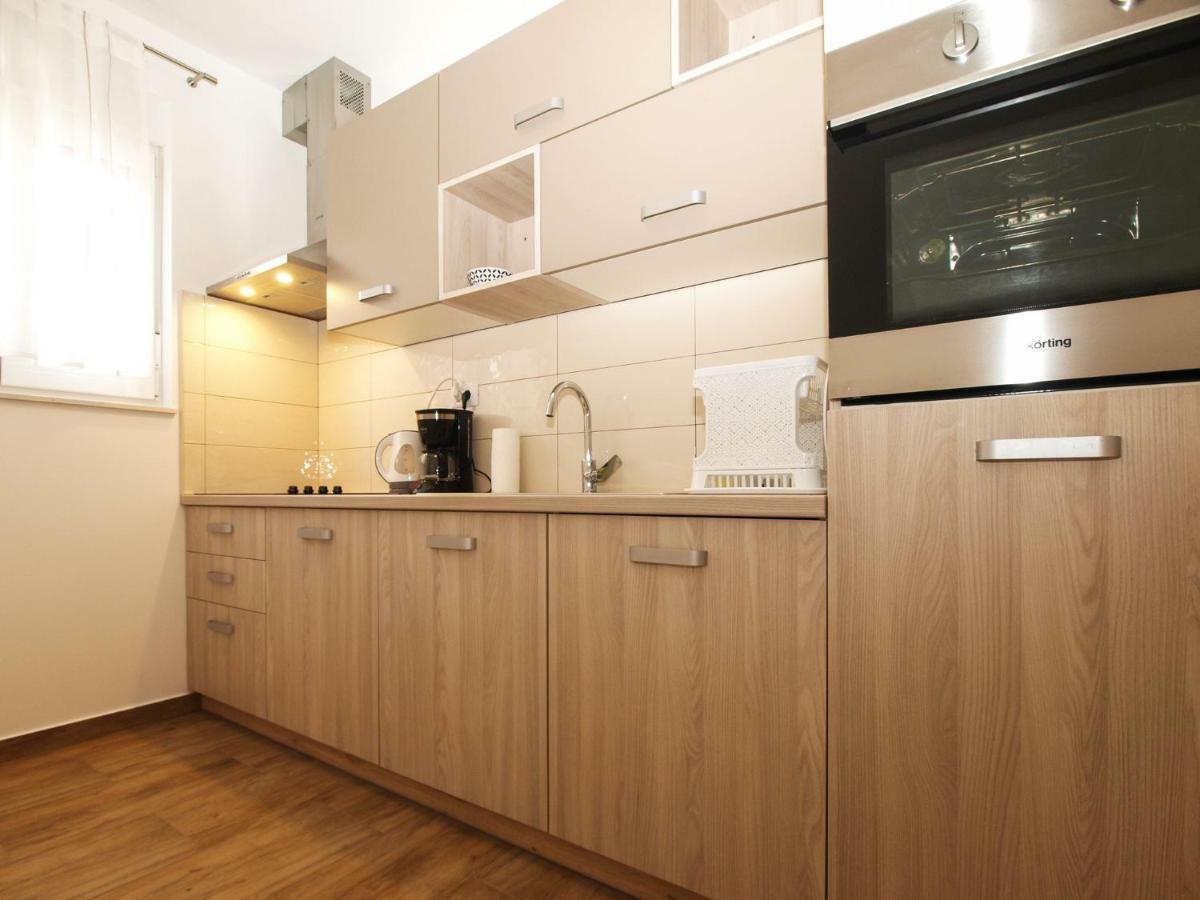 4 Stars Apartments-Pikula Фажана Экстерьер фото