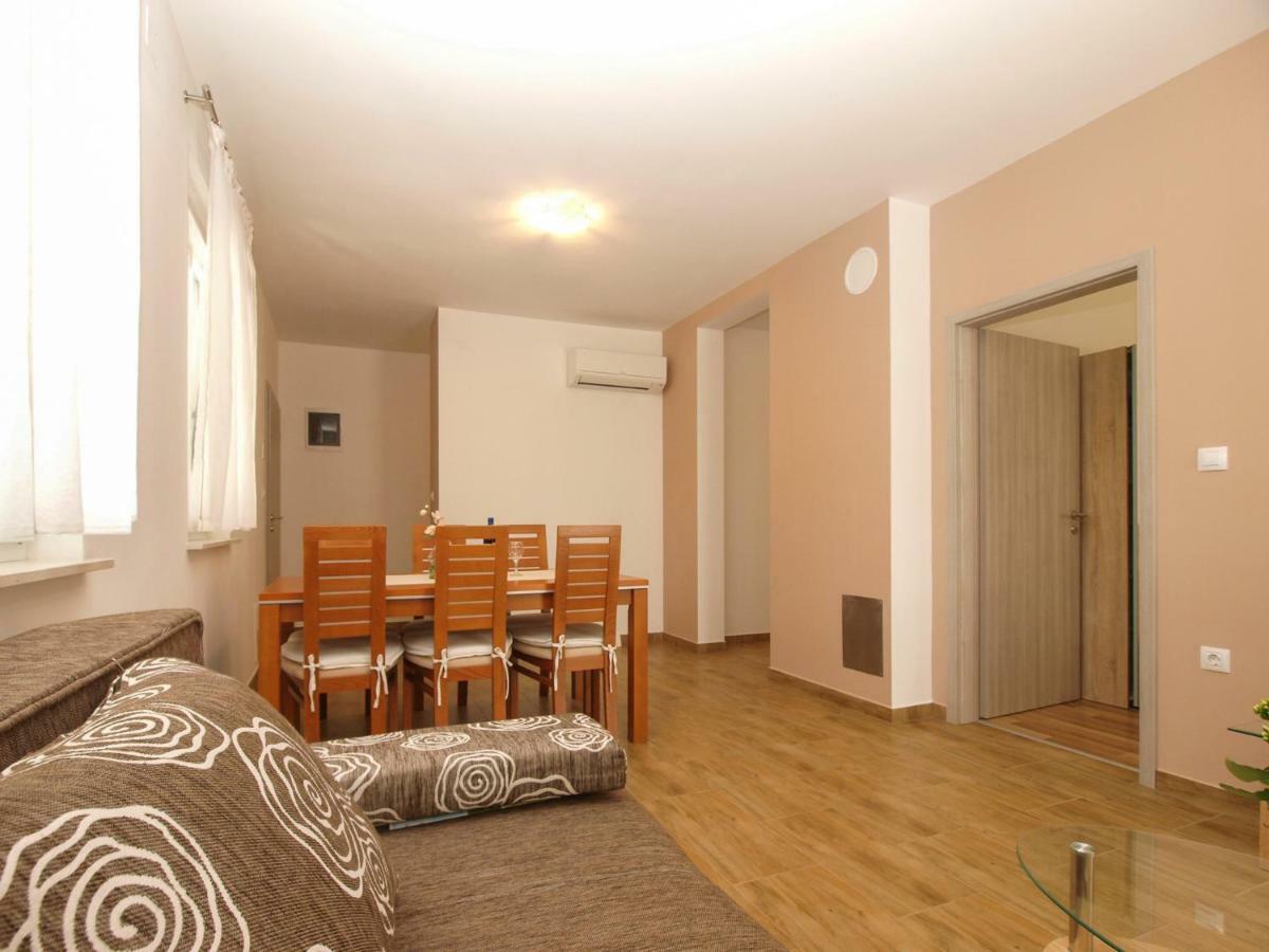 4 Stars Apartments-Pikula Фажана Экстерьер фото