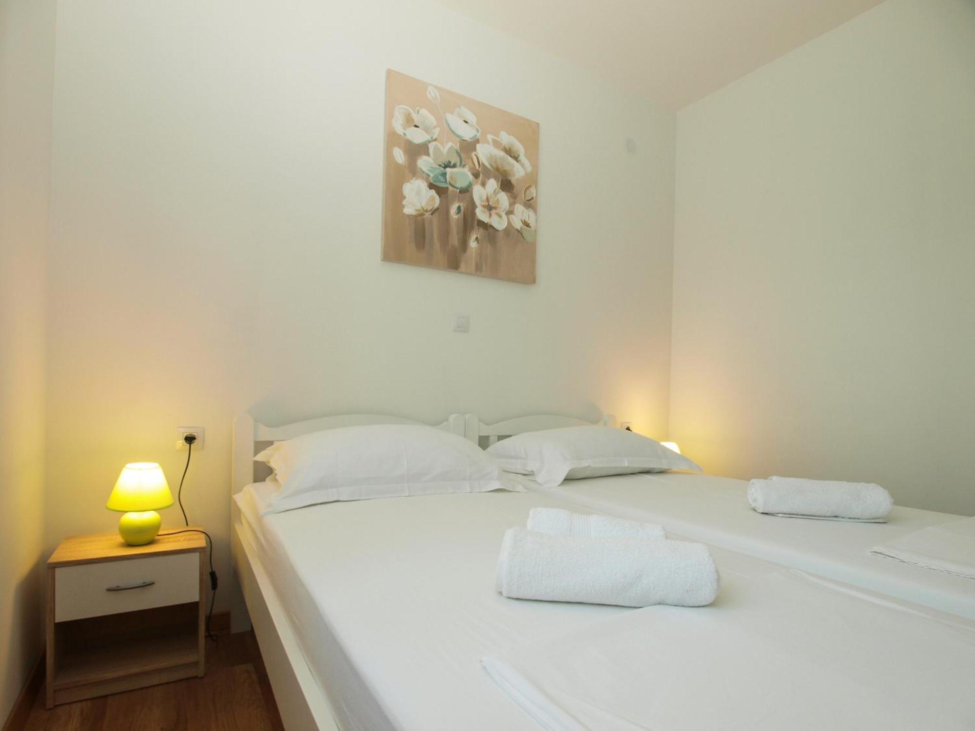 4 Stars Apartments-Pikula Фажана Экстерьер фото