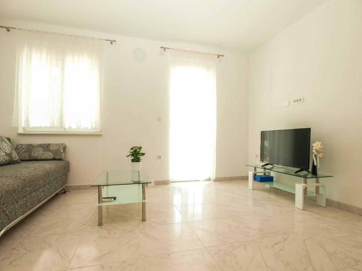4 Stars Apartments-Pikula Фажана Экстерьер фото