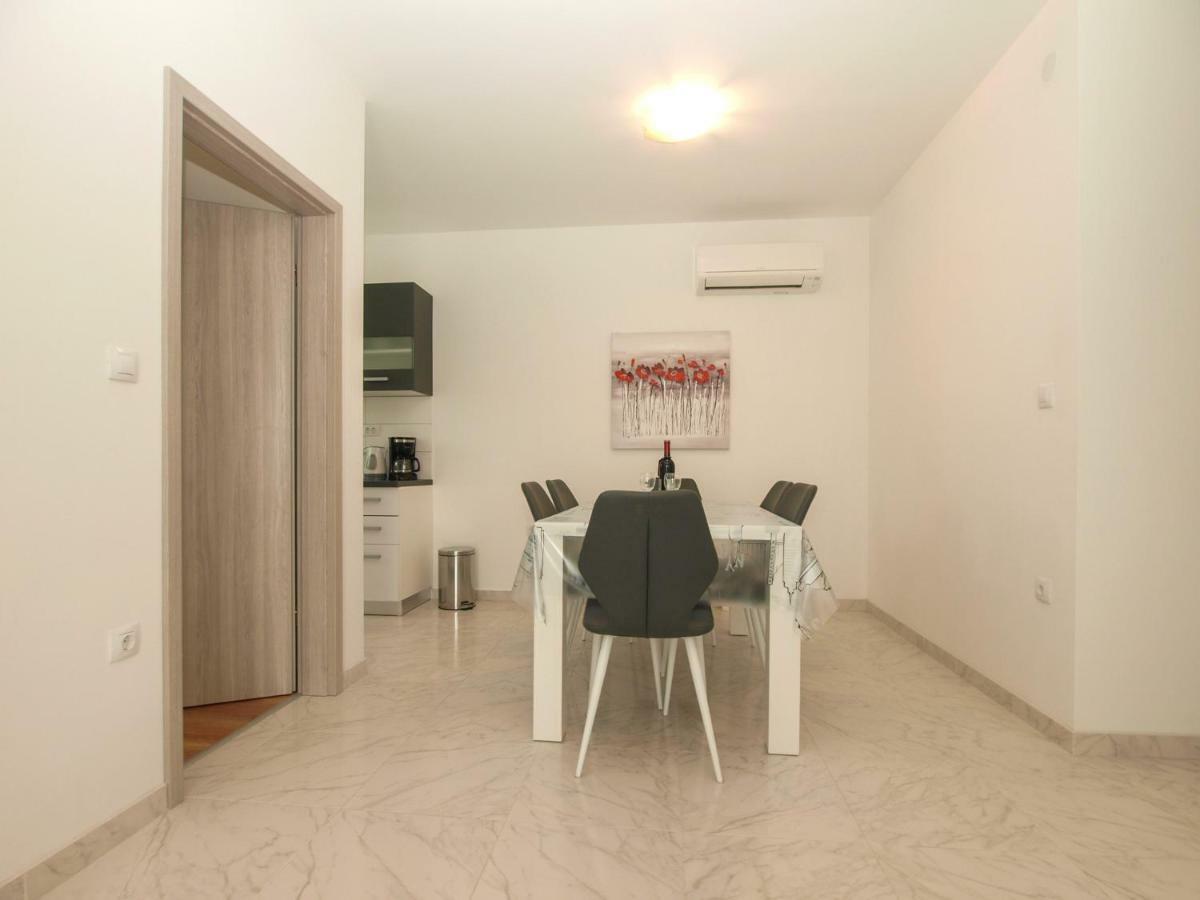 4 Stars Apartments-Pikula Фажана Экстерьер фото