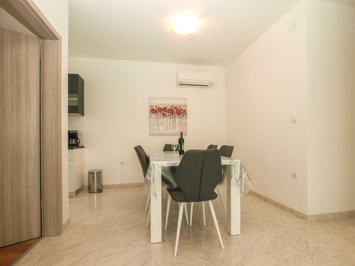 4 Stars Apartments-Pikula Фажана Экстерьер фото