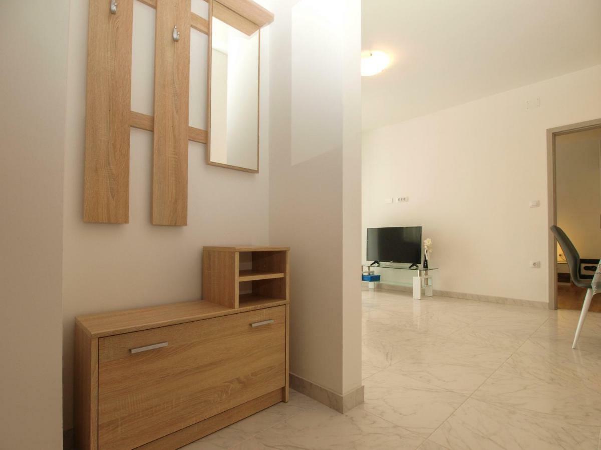 4 Stars Apartments-Pikula Фажана Экстерьер фото