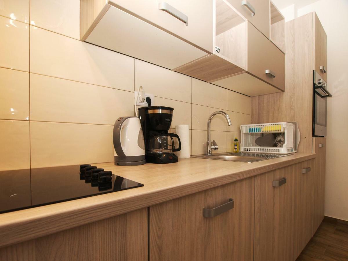 4 Stars Apartments-Pikula Фажана Экстерьер фото