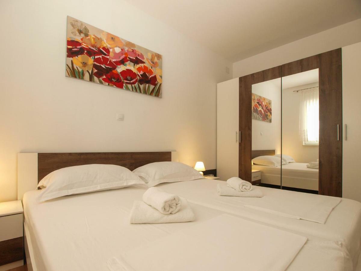 4 Stars Apartments-Pikula Фажана Экстерьер фото