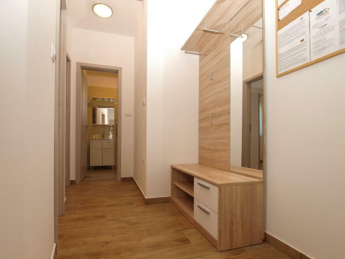 4 Stars Apartments-Pikula Фажана Экстерьер фото