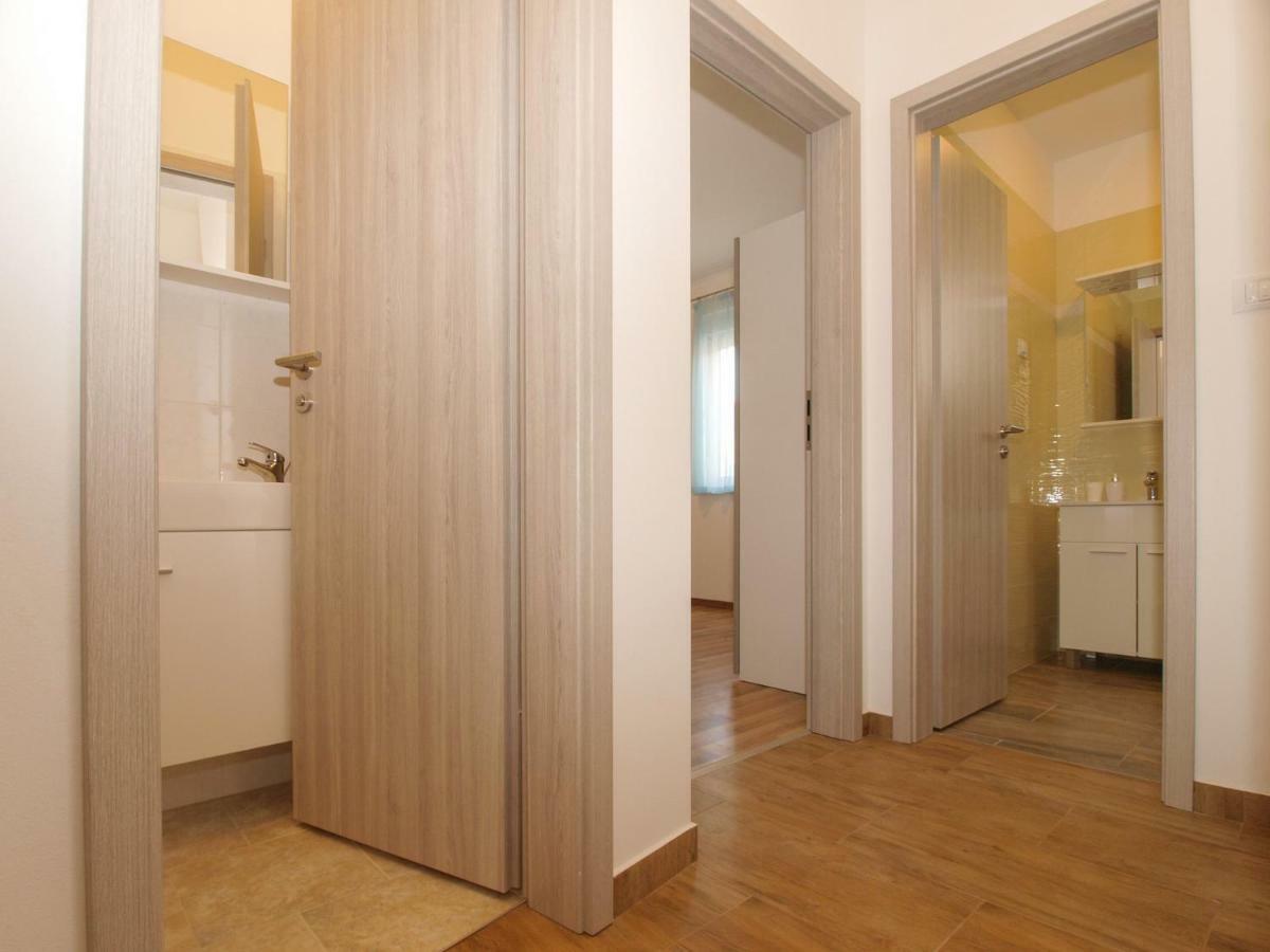 4 Stars Apartments-Pikula Фажана Экстерьер фото