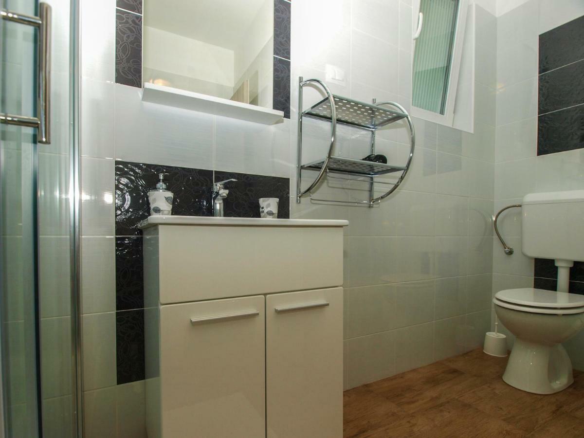 4 Stars Apartments-Pikula Фажана Экстерьер фото